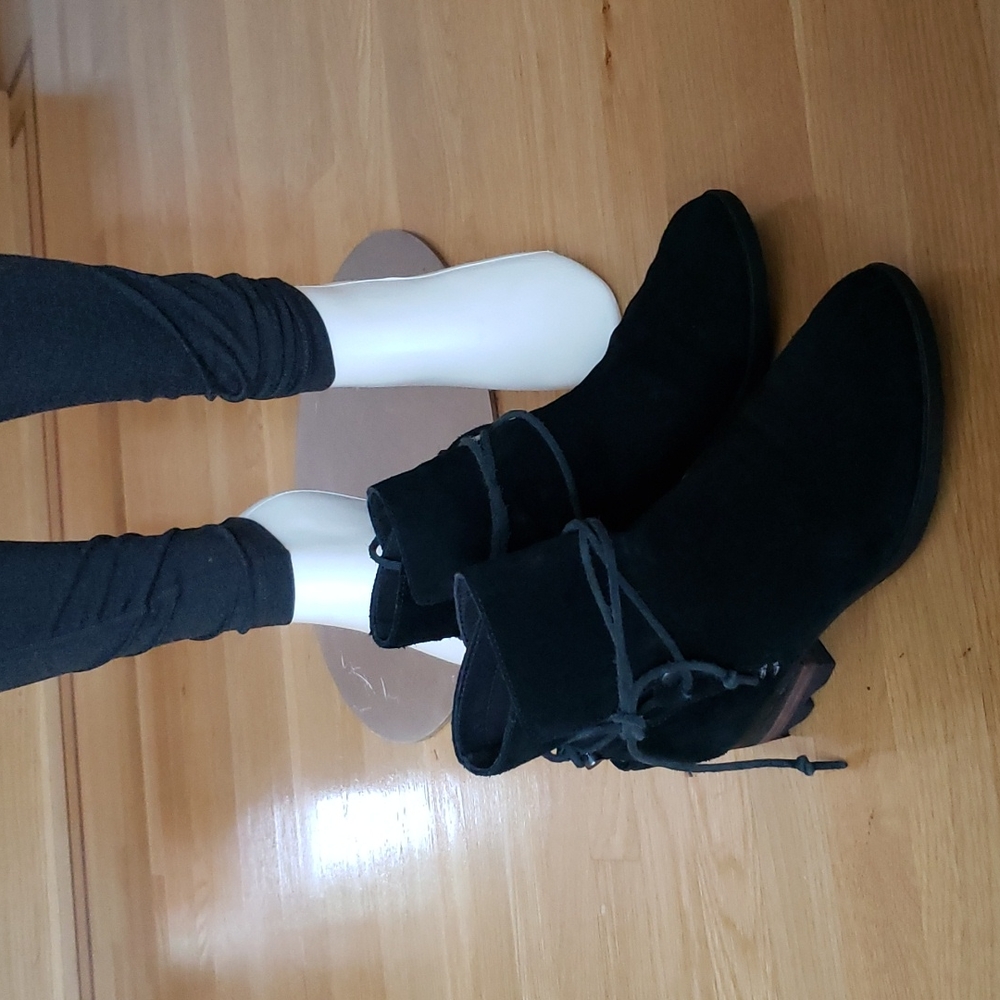 TODAY ONLY SPECIAL SOREL WATERPROOF LEATHER BOOTIES  SIZE 6.5